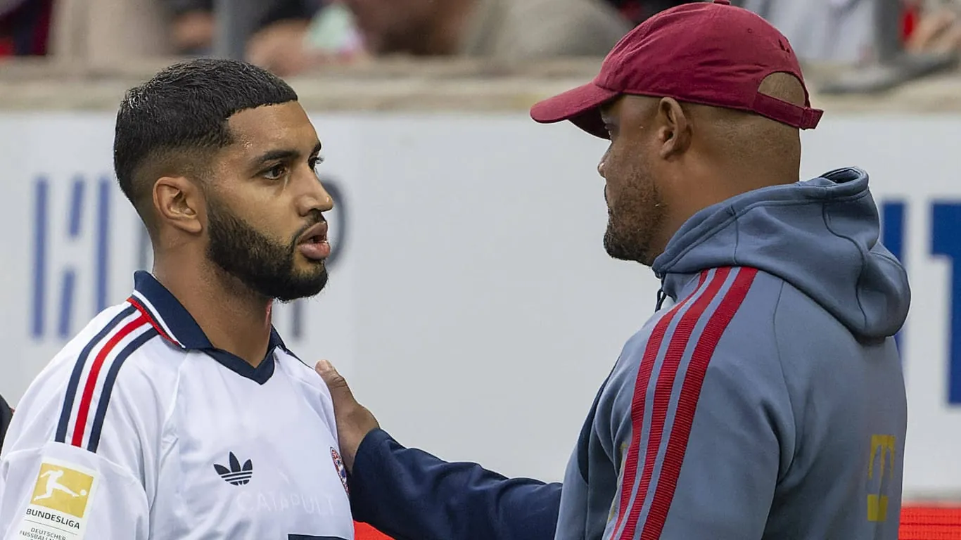 Direkt in einer größeren Rolle? Bayern-Neuzugang Saibari (li.) mit Münchens Trainer Kompany.